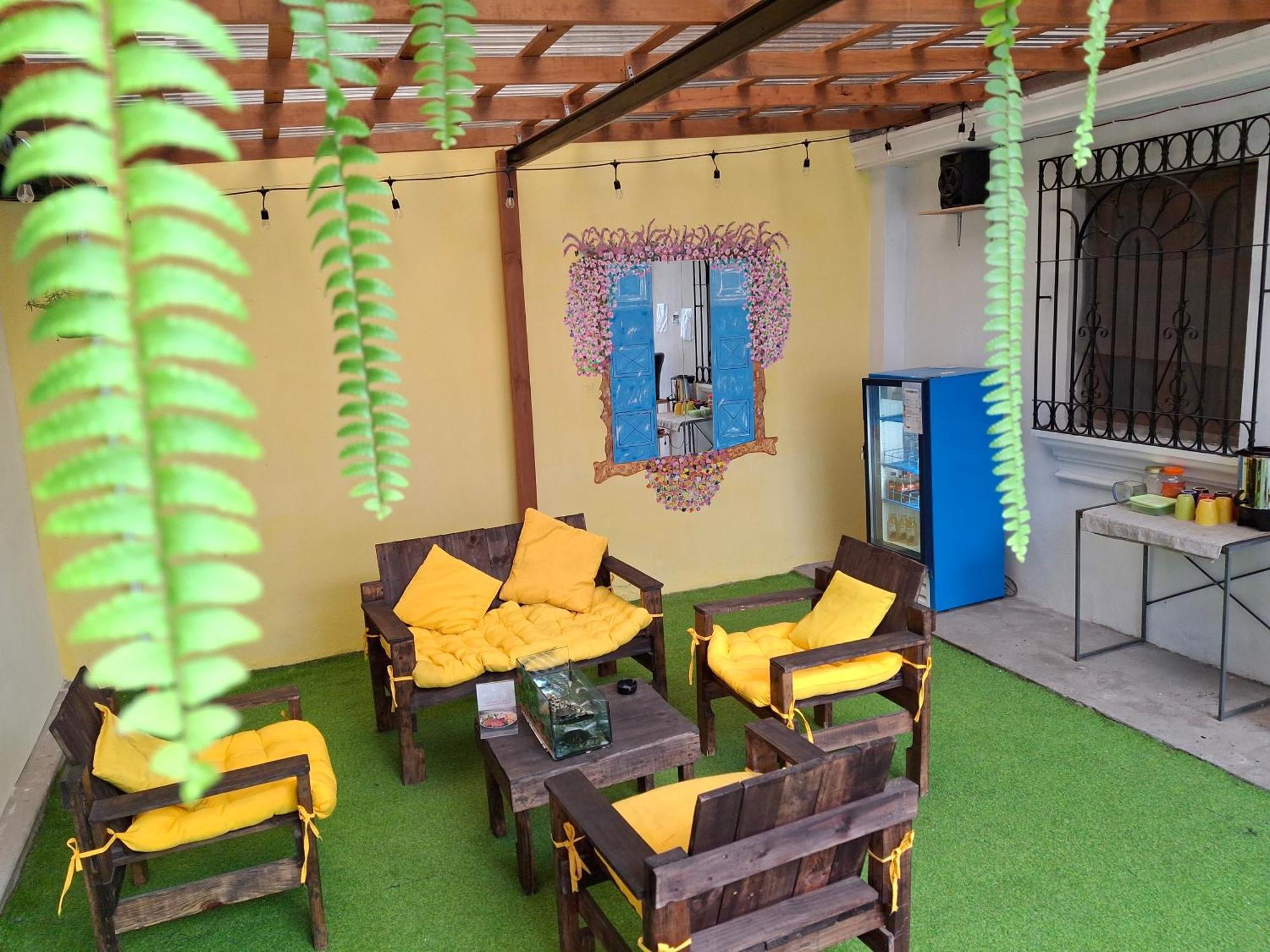 Blue Moon Hostel Antigua Exterior foto