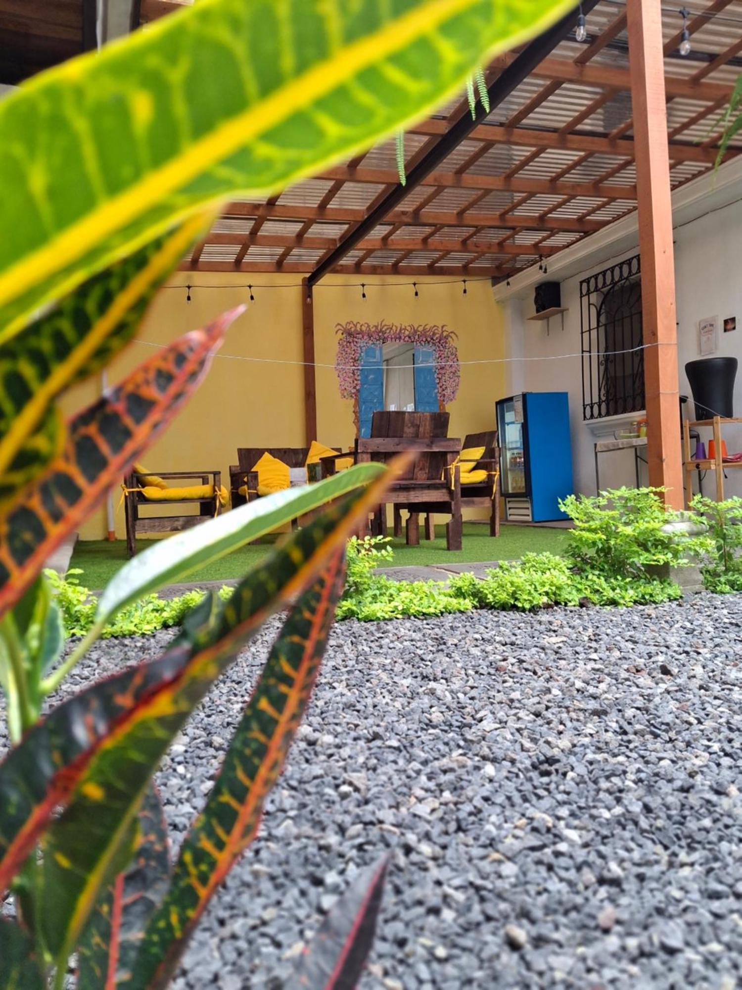 Blue Moon Hostel Antigua Exterior foto